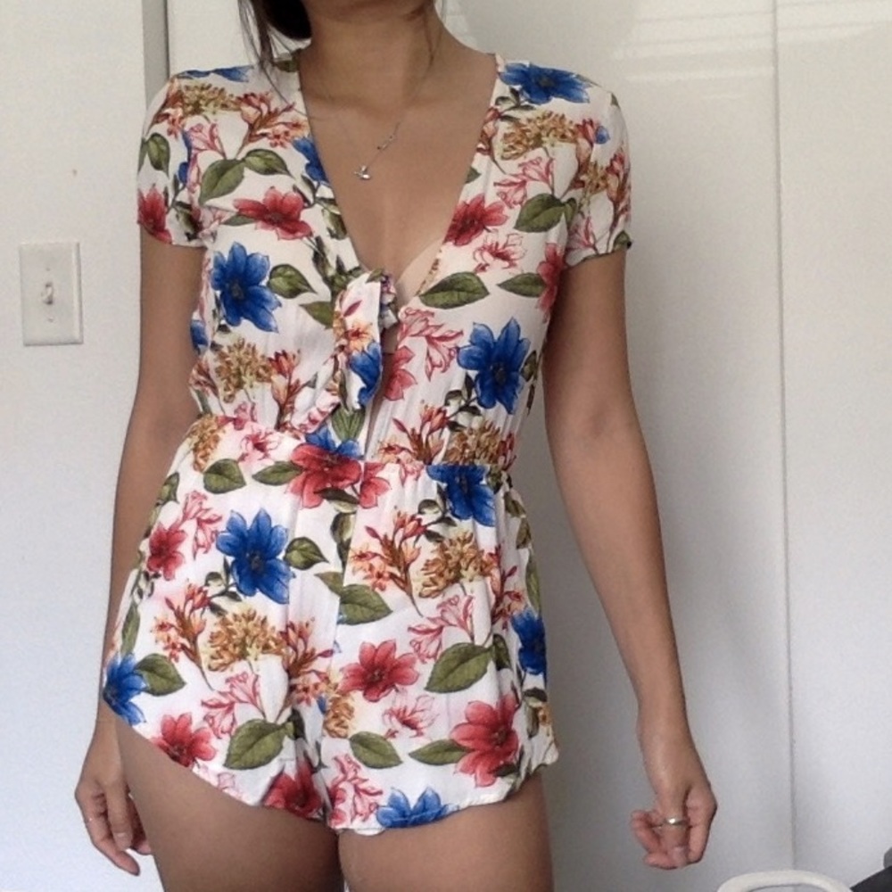 Forever 21 Floral romper w/tie detail